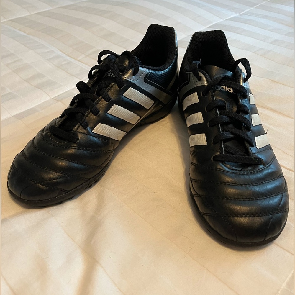 Adidas Boys Indoor soccer cleats Size 4 1/2, Black/White/Silver